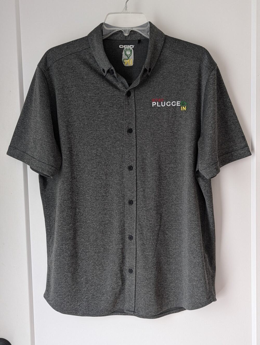 OGIO Mens Large Gray Short Sleeve Shirt Stay Plugged In Casual Electric Car.